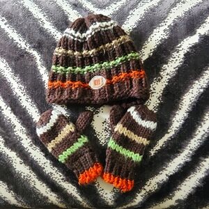 Carter's Knit Hat & Mitten Set